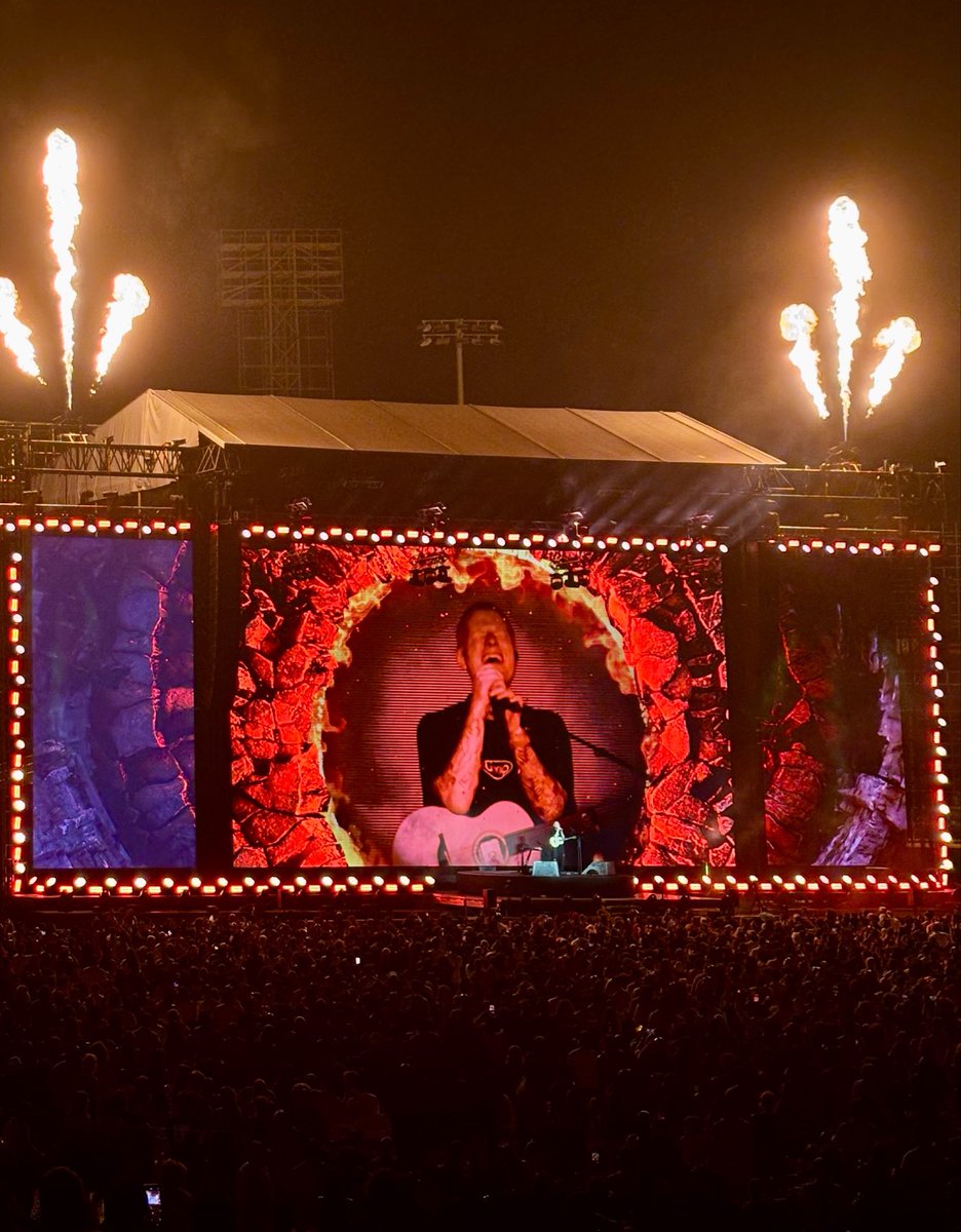 VictorLiriano's tweet photo. Primera parada del Loop Tour en LATAM!
Gracias @edsheeran por permitirle a RD disfrutar de tu talento, 'til next time.
#ESLoopTourSDQ ♾️🇩🇴 https://t.co/2XhzGnRKFG