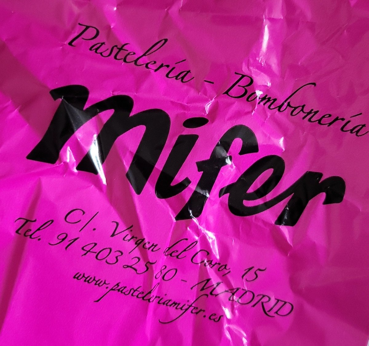 josenez's tweet photo. Muy ricas las rosquillas del Santo de Mifer. Gracias por tanto. #Mifer https://t.co/CxVbBFftBK