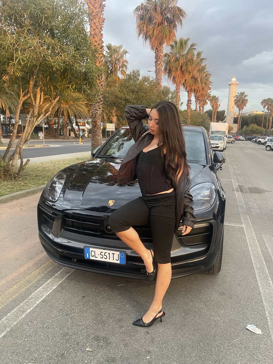 missvivsss's tweet photo. I love fast cars https://t.co/gwV2s4epPk
