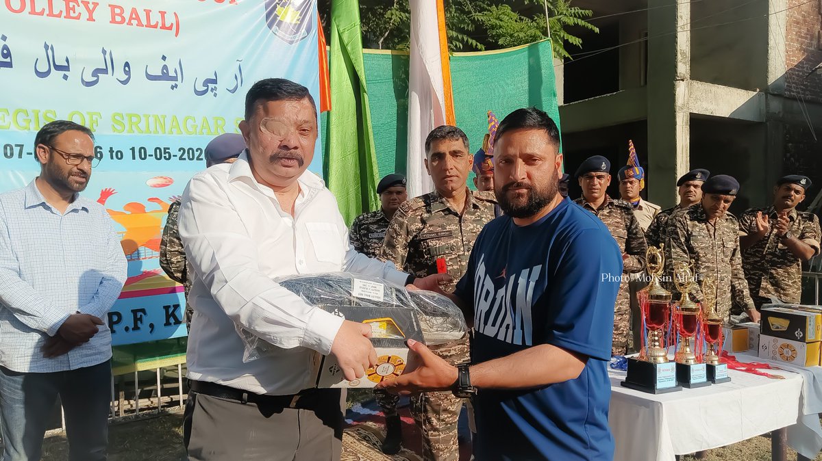MohsinAltaf786H's tweet photo. 23 Bn CRPF Conducts Volley ball tournament in civic action programmes
Volley ball tournament under Civic Action Programme was conducted by 23 Bn at Govt. M.P.M.L School, Baghe Dilawar Khan, Srinagar. https://t.co/sBeJUU1pBO