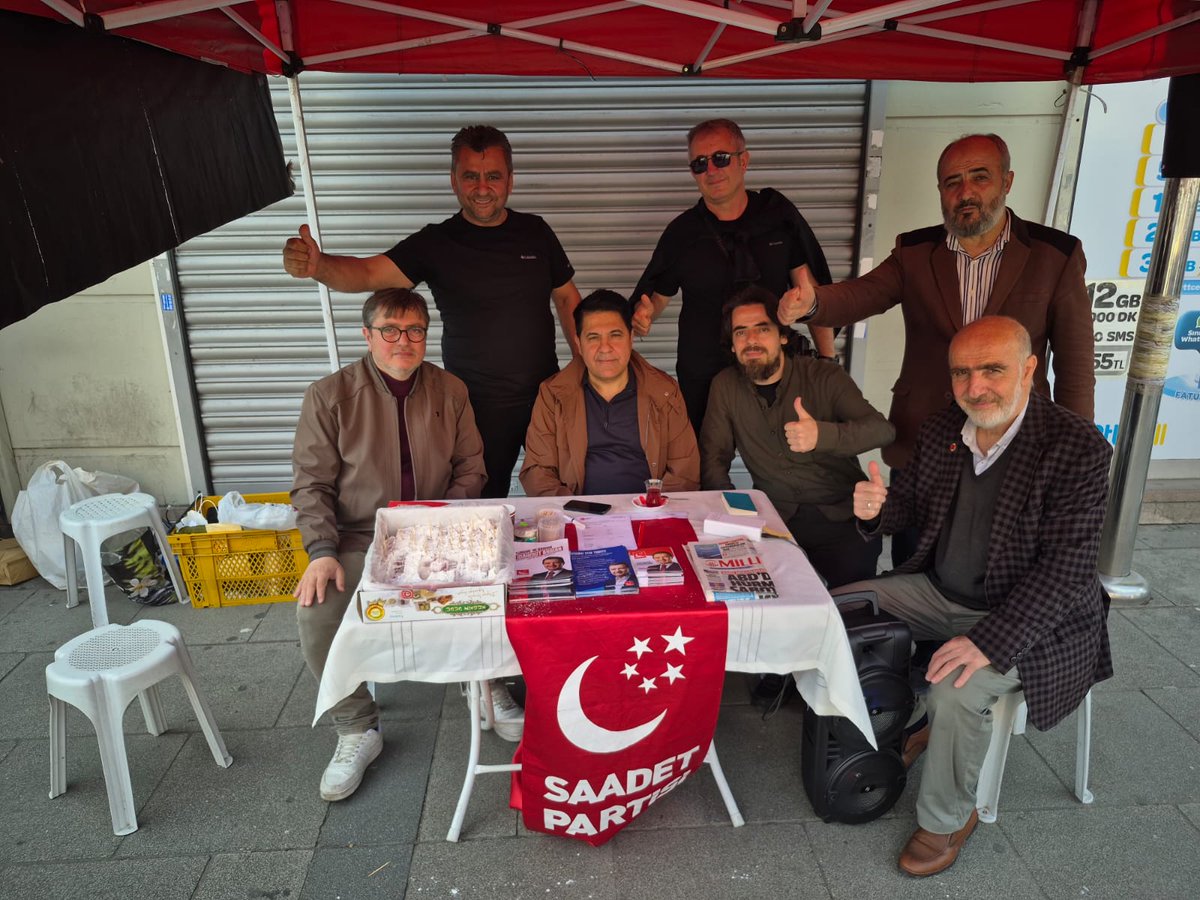 FatihSaadet's tweet photo. Üye stantımızı teşrif eden İstanbul Milletvekilimiz Av.Bülent Kaya Beyefendi'ye teşekkür ederiz. 
@av.bulentkaya 
#saadetpartisi 
#milligörüş 
#adildüzen https://t.co/Ny4KfBArr0
