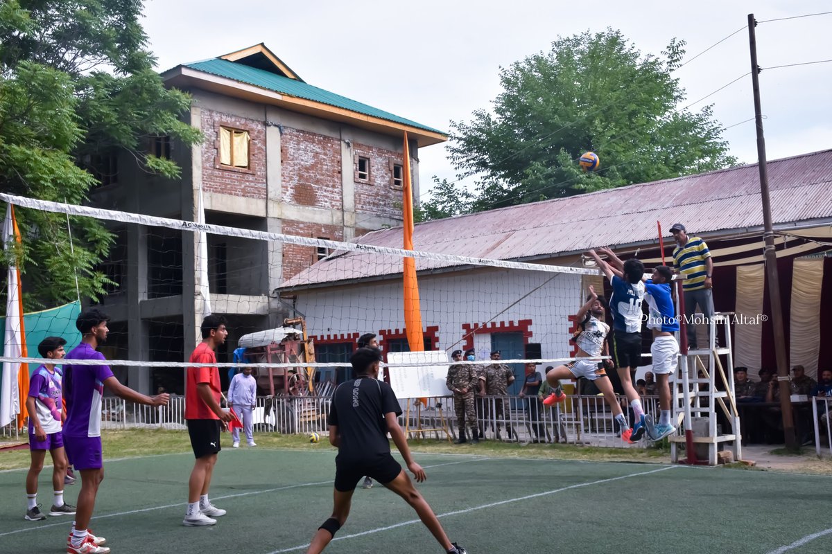 MohsinAltaf786H's tweet photo. 23 Bn CRPF Conducts Volley ball tournament in civic action programmes
Volley ball tournament under Civic Action Programme was conducted by 23 Bn at Govt. M.P.M.L School, Baghe Dilawar Khan, Srinagar. https://t.co/8X1XFqA0O3