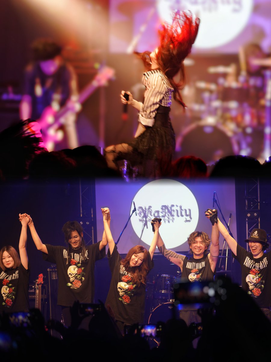 VaNity_Nami's tweet photo. 2026年5月3日に開催された「VANITY or ALIVE」から、早いもので丸一週間が経ちました。
いつもならすぐに感想を投稿する私ですが、今回ばかりは様々な想いが駆け巡り、なかなか言葉にまとめることができませんでした。

​本来であれば、ご来場いただいた全ての皆さまに直接御礼を申し上げたいところですが、まずは個人で存じ上げている方々へ個別にご連絡を差し上げました。
他のバンドでお越しいただいた方も含め、あの日あの場所にいた全ての皆さまに、改めて心より感謝申し上げます。

​また、会場であるSolidの皆さま、対バンしてくださった皆さま、そして開催に向け尽力いただいた関係者の皆さま。私たちのラストライブを華やかに彩ってくださり、本当にありがとうございました。

​実を言うと、VaNityの解散が決まった当初、ラストライブを行うつもりはありませんでした。
私たちはJanne Da Arcのカバーバンドであり、オリジナルではありません。「最後を見届けてほしい」というのは自分たちのエゴではないか、開催する必要があるのだろうか……と自問自答していました。

​加えて、一度やると決めたら納得いくまで追求してしまう自分の性格上、主催として精神的・時間的に摩耗することも予想でき、最後になぜそこまで大変な思いをしなければならないのかと、憂鬱になる瞬間もありました。

​それでも開催に踏み切ったのは、代表のManavから「最後に関係者の皆さまやお客さまへ感謝を伝えたい。自分のわがままに付き合ってほしい」という強い意志があったからです。その言葉に動かされ、今回のラストライブを実現することができました。

ですが、イベント当日。
目の前に広がる皆さんの笑顔を見た瞬間、そんな迷いを抱いていた自分が恥ずかしくなりました。自らの手で、この最高の景色を見るチャンスを逃してしまうところでした。

​昔から通ってくださっている方、道内・道外から駆けつけてくださった方、そして最近VaNityを知り応援してくださった方。
全ての皆さんの笑顔に触れた時、心から「やって良かった」と思えました。

​10年という月日は、言葉にすれば長いようですが、振り返ればあっという間でした。
私にとって初めてのバンドで、これほど長く活動できたことを幸せに思います。

​MCでもお話ししましたが、私がVaNityに加入したきっかけは、今思えばとても単純なものでした。
「中途半端なボーカルが歌うくらいなら、私の方が上手い！私の方がJanne Da Arcへの愛がある！」……そんな子供っぽい自信と情熱だけでした。
​けれど、その純粋な思いがあったからこそ、ここまで真っ直ぐにJanne Da Arcを追いかけてこられたのかもしれません。

​活動期間中、2019年4月1日には“活動休止”中だったJanne Da Arcが正式に解散するという、あまりに辛い出来事もありました。
あの時は、皆さまと同じように私も膝から崩れ落ち、涙が止まりませんでした。

​私にとってJanne Da Arcは生活の一部であり、VaNityでの活動を通じて、その存在はより一層濃いものになっていました。セットリストが決まれば、毎日そればかりを聴き込むほど没頭していたからです。

​本家の解散を目の当たりにした時、VaNityを辞めることも頭をよぎりました。
それでも、今日までステージに立ち続ける熱意を私に与えてくれたのは、紛れもなく応援してくださる「あなた」でした。

​解散の発表を4月1日に設定したのは、言うまでもなくJanne Da Arcと同じ日に合わせたかったからです。やるからにはとことん、そこまで「カバー」し抜きたいという想いがありました。
​発表後、本当に多くの方から解散を惜しむ声をいただきました。

ライブハウスで直接その振動を感じてくださる方、遠方からネットを通じて温かい言葉を届けてくださる方、そして表立って声を出すことはなくても、心の中で静かに見守ってくださる方。
​応援の形は人それぞれですが、解散を伝えたとき、あらゆる環境にいる皆さまから温かいメッセージが届きました。「VaNityは、こんなにも愛されるバンドになれたんだ」と実感し、今は感謝の気持ちでいっぱいです。

​以前も少し触れましたが、私はコンプレックスの塊です。
常に他人と自分を比較しては、自分の至らなさに打ちひしがれ、他の素晴らしいバンドを見る度に「私にはyasuさんを表現する力が足りない」と悩むこともありました。

​yasuさんのように軽やかに歌いたいのに、意識すればするほど女性らしさが拭えず、低音に芯を持たせようとすれば雑な響きになってしまう。ステージングを含めたパフォーマンスの全てにおいて、理想に届かない自分が悔しくて、一人で涙を流した夜もありました。

ですが、そんな私を救ってくれたのはやっぱり皆さまの言葉でした。
「VaNityがきっかけで、Janne Da Arcを聴くようになった」
「会場を一つにまとめる一体感がすごい」
「yasuさんを心からリスペクトし、自分なりの表現を模索しているのが伝わってくる」
​そう言っていただける機会が増えるにつれ、頑なだった心が少しずつ解け、自信へと繋がっていきました。

​気持ちがふっと楽になり始めた頃、「Janne Da Arc Night」というイベントでshujiさんとセッションさせていただく機会に恵まれました。
それを機に、道内だけでなく道外からも「YouTube見てました！」と声をかけていただくことが増え、多くの方の熱量を肌で感じるなかで、ようやく自分の歌を少しだけ好きになれた気がします。

​長くなりましたが、これで本当にVaNityは解散となります。
​ずっと「VaNityのNami」として歩んできたので、その肩書きを置くことに、やはり一抹の寂しさは拭えません。

​けれど、ただのJannerだった私が、Janne Da Arcのおかげでここまで走り抜け、最高の景色を見ることができました。この10年間の全ての経験が、私の誇りです。

Janne Da Arc結成30周年という記念すべき年にVaNityも10年目を迎え、区切りをつけることができてよかったです。

​皆さま、本当に、本当にありがとうございました。
私の拙い言葉に最後まで耳を傾けてくださり、感謝の気持ちでいっぱいです。
​これから別々の道をゆくメンバーたちの活動も、変わらず応援していただけますと幸いです。
​最高の10年間を、ありがとうございました。

2026年5月10日
​VaNity Nami

#JanneDaArc
#VaNity_JDA
#VANITYorALIVE