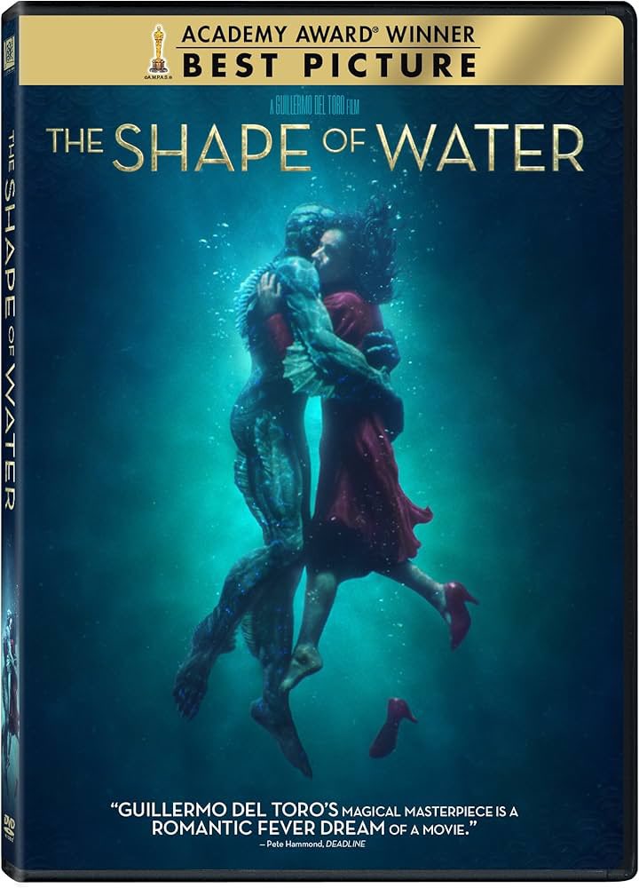 อ๊ากกกกกก เซนท์เกสรใต้น้ำฟีลไลค์ the shape of water ภาพยนตร์เรื่องราวความรักต่างเผ่าพันธุ์ ตัวเอกชายเป็นพรายน้ำถูกจับมาใส่ตู้ทดลอง ส่วนฝ่ายหญิงเป็นพนักงานทำความสะอาดสาวใบ้ ในแล็ปทดลอง ถูกกดขี่จากเพื่อนร่วมงาน ความผูกพันธ์เริ่มต้นจากจุดเล็กๆที่พนักงานสาวแบ่งไข่ต้มให้พรายน้ำกิน