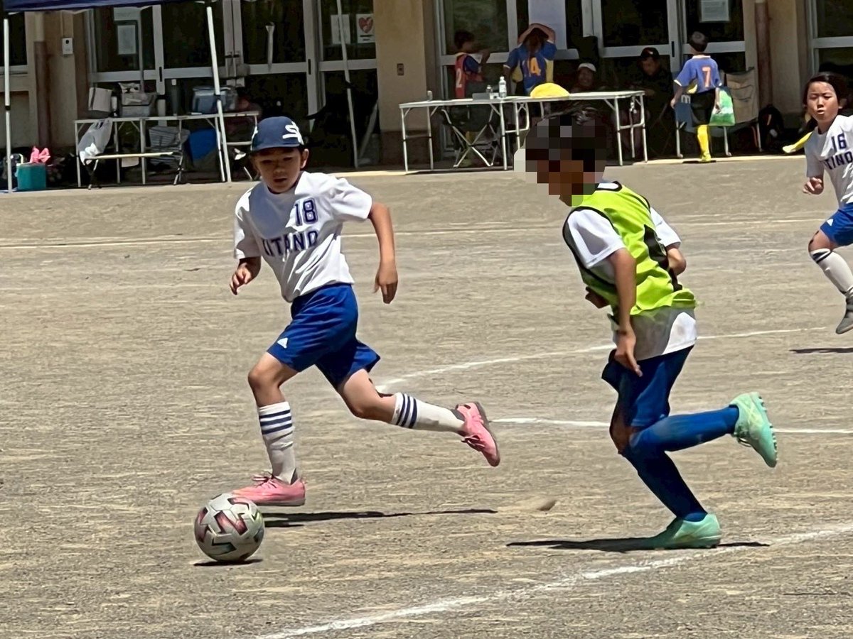 ClubKitano's tweet photo. 5/9  4年  4Dリーグ

武蔵野 0-2
清進 4-0（ﾕｳｶﾞ,ﾂﾊﾞｻ,ﾊﾙﾏ,ｱｷﾄ）

1試合目、相手の前線からのプレスが速く自陣でのプレーが続きました。
マイボールのときは得点に向けてボールホルダーを助ける、相手ボールのときは速くプレスをかける!
『攻守の切り替え』を速くしていきましょう✨ https://t.co/U46doUj8Og