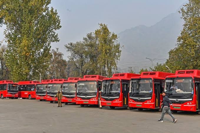 MadhuriDaksha's tweet photo. #JammuandKashmir is set to receive 200 electric buses under the #PMEDriveScheme. 
The buses will be deployed for tourism and pilgrimage activities in the ecologically sensitive and hilly regions of #JammuAndKashmir.

#PMModi https://t.co/to6zjEDliU