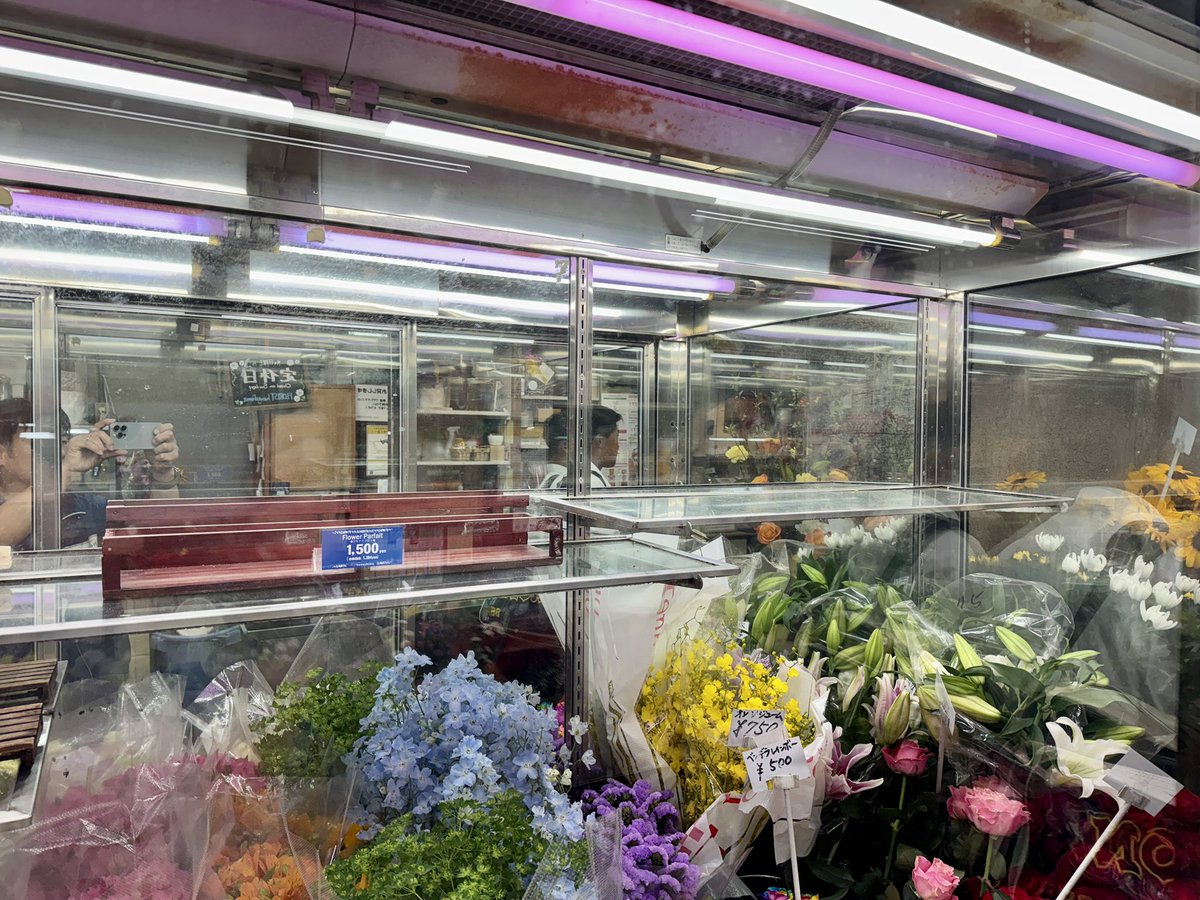 F_HANASHIMA's tweet photo. FLORIST hanashima母の日無事に終了しました
予定していた在庫もほぼ完売🙏

今年も多くのお客様、ご来店いただき本当にありがとうございます

お花を通して少しでもお母様への感謝の一助に成れていればフローリストとしてこんなに嬉しいことはありません

今年No1デザインはこのアレンジ👇🏼 https://t.co/OSOjXcyD4K