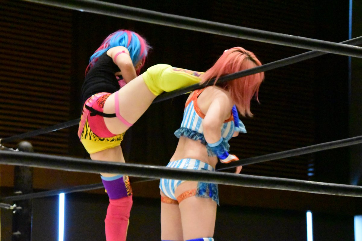 nekomataCatS's tweet photo. 5月10日
▼第3試合
❺
四方にファンサ!!!
良い子はマネしたらダメやでーー!!??
#バニー及川
#ASHUKA
#mbpw
#マジックボックス https://t.co/tWXuix3b1e