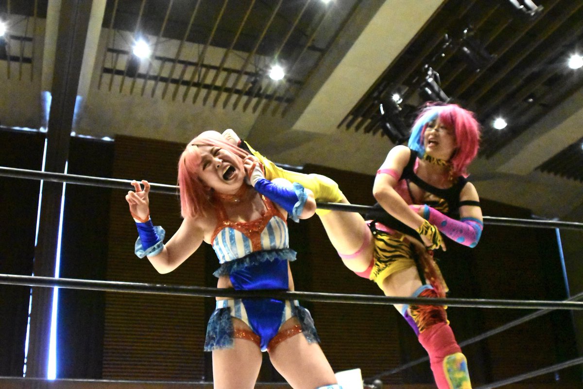 nekomataCatS's tweet photo. 5月10日
▼第3試合
❺
四方にファンサ!!!
良い子はマネしたらダメやでーー!!??
#バニー及川
#ASHUKA
#mbpw
#マジックボックス https://t.co/tWXuix3b1e