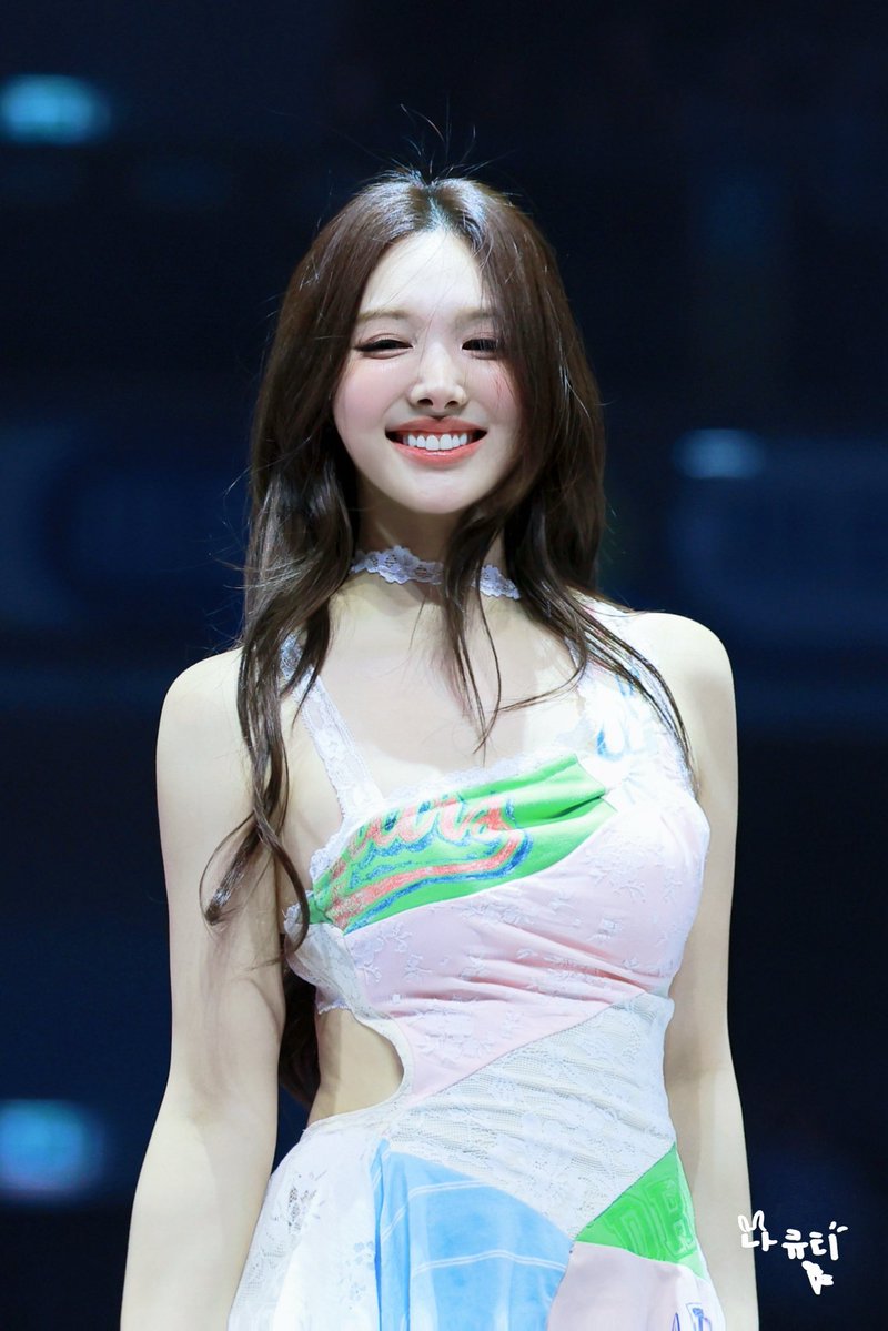 nayeon💕💕💕🐰 tweet media