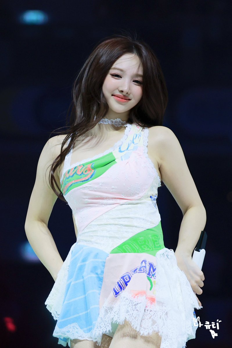 nayeon💕💕💕🐰 tweet media