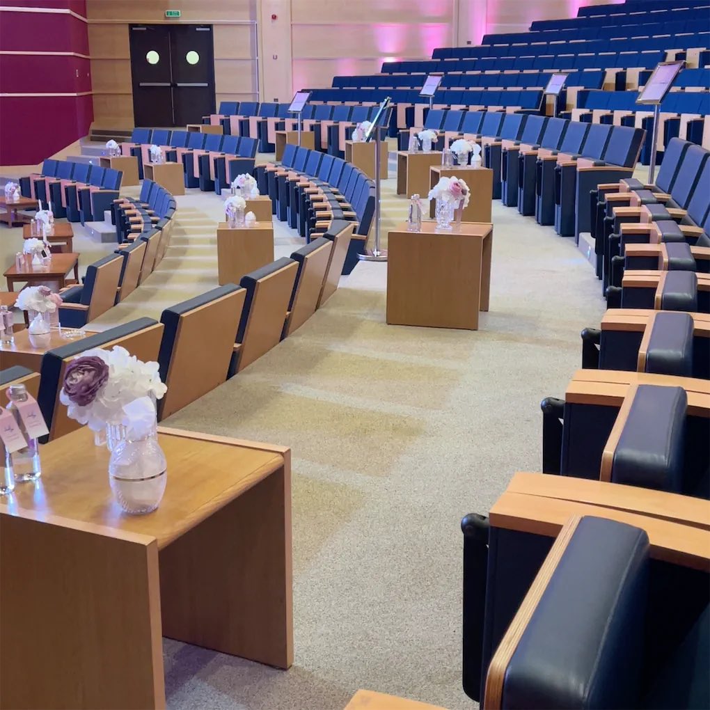 u1liv's tweet photo. اليوم كان لي الشرف بالمشاركة في تنظيم حفل خريجات كلية الإعلام والاتصال 🎓🤍
مبارك لكل الخريجات، ومنها للأعلى دائمًا ✨

#جامعة_الإمام #كلية_الإعلام_والاتصال #التخرج https://t.co/YOzJebOMjg