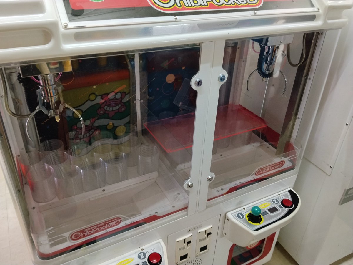 クレーンゲーム3台増台 機械を搬入し現在準備中です 景品導入まで