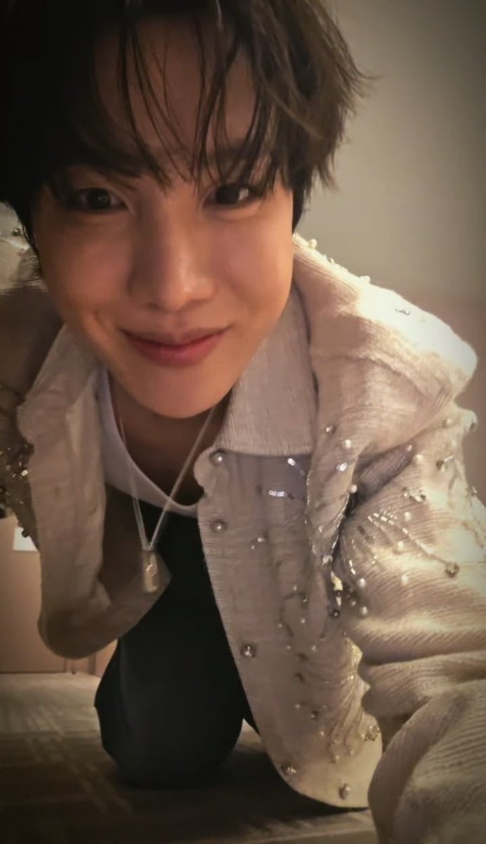 icedhoseok's tweet photo. baby deer https://t.co/mbQdcFGN9n