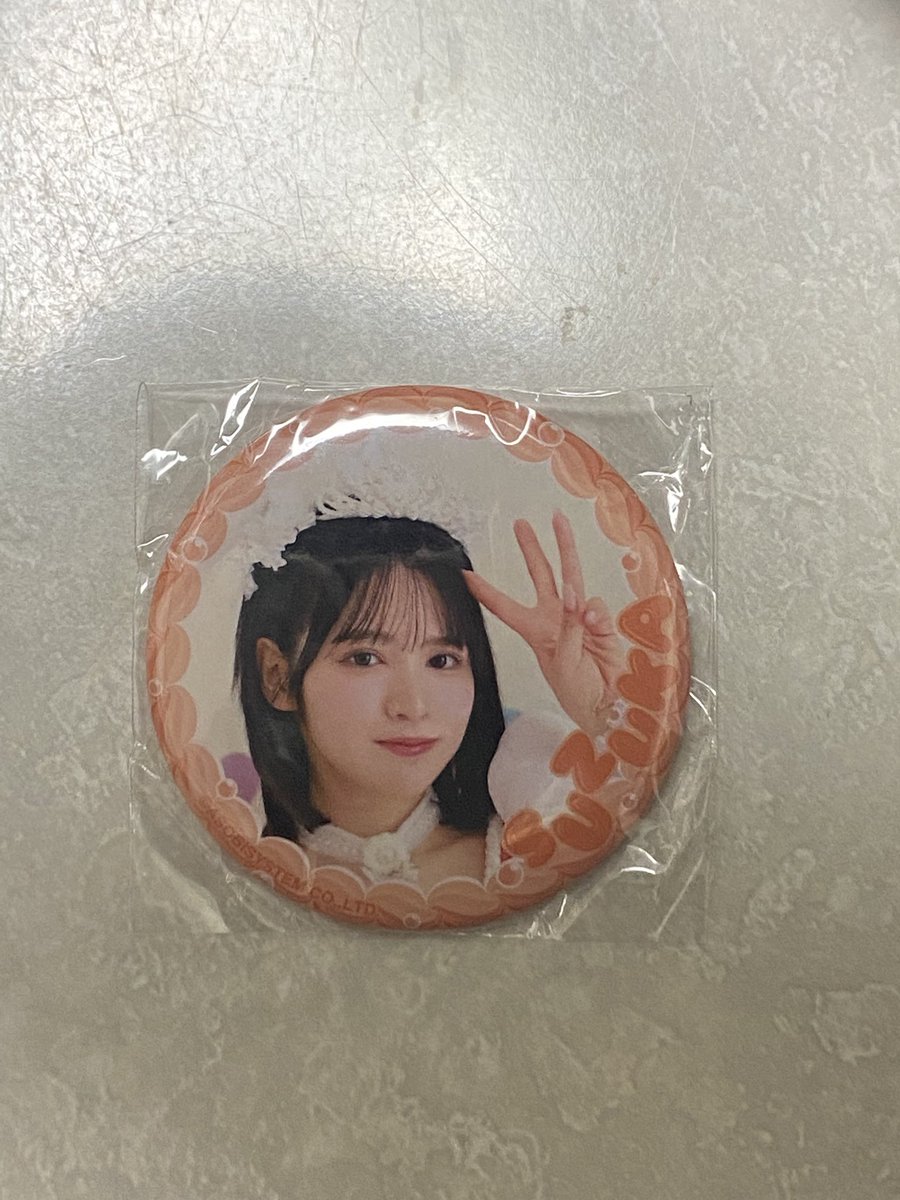 Apoll064's tweet photo. FRUITSZIPPER 缶バッジ

【譲】鎮西🧡

【求】仲川💜　
　　幾何学衣装トレカ
　　（異種仲川グッズ検���可）

#FRUITSZIPPER
#フルーツジッパー
#ふるっぱー
#ふるっぱー交換
#ふるっぱー譲　#ふるっぱー求
#鎮西寿々歌
#仲川瑠夏
#おすず
#るなぴ https://t.co/0ZbcNlH5TO