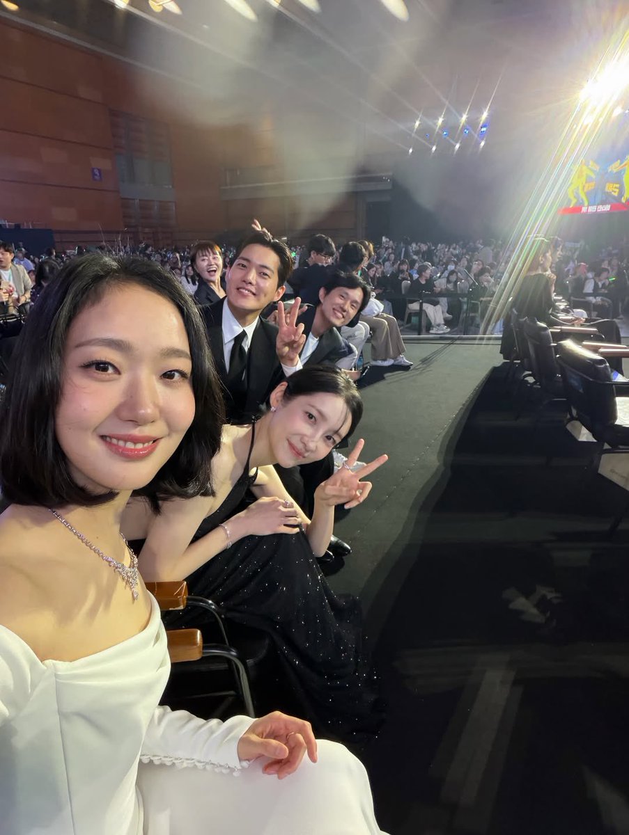 쟝곤 tweet media