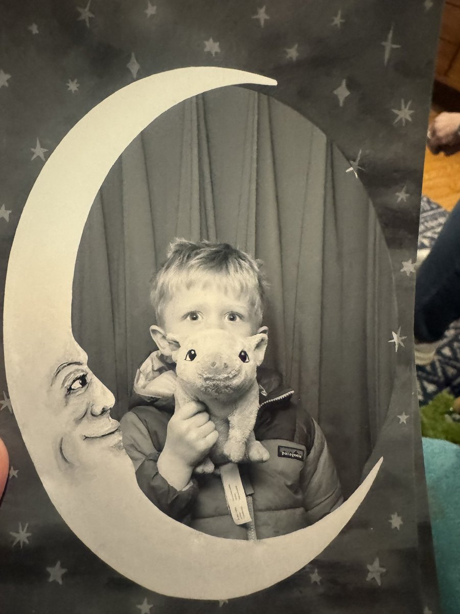 cigarmike's tweet photo. I’m a few weeks late, but our second trip to the Strip Club Photo Booth was a smashing success. #FunInChicago #Family https://t.co/Ovd9LbLGOB