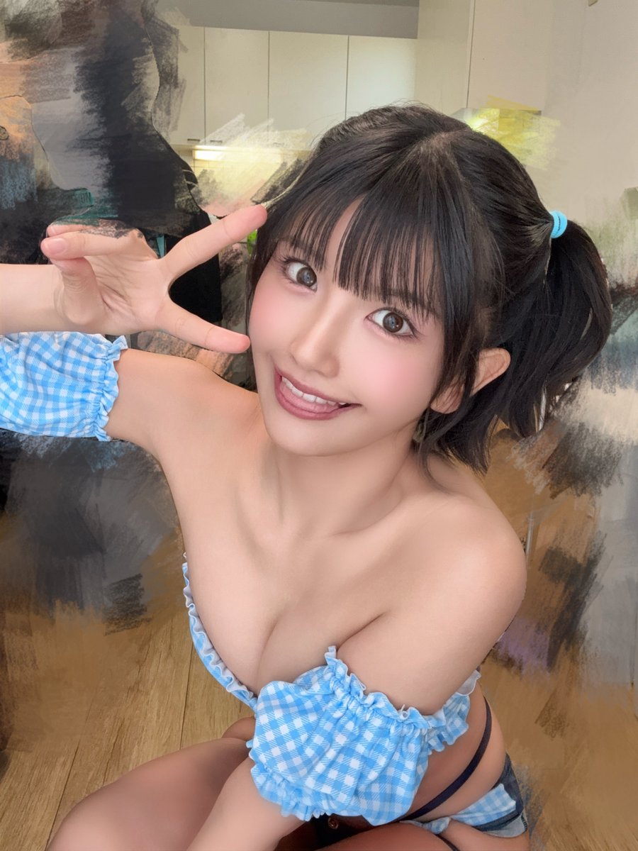 久しぶりにこの水着きた🩵🤍かわいい？ https://t.co/JsBpIZgsDe