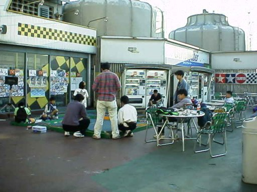 kyo_ju27's tweet photo. 渋谷トップサーキットの画像、意外と残してない。
1996年か97年。（ファイルの日付が信用できない）
吉祥寺ユザワヤも見つからないんだよな。
#mini4wd　#ミニ四駆 https://t.co/Wi7UUUKpjs