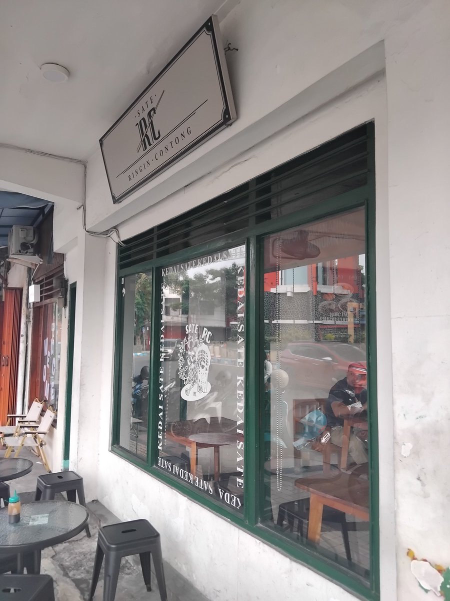 pisceanbys's tweet photo. Asli baru kali ini kepincut sate kambing, sempet ga suka cuwk karena keinget pernah makan sate kambing masih bau kambing gitu satenya.. tapi ini waah cintaa bgt dah ! https://t.co/juAGGF9tu3