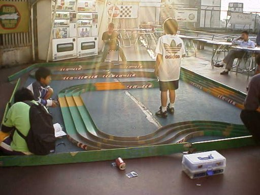 kyo_ju27's tweet photo. 渋谷トップサーキットの画像、意外と残してない。
1996年か97年。（ファイルの日付が信用できない）
吉祥寺ユザワヤも見つからないんだよな。
#mini4wd　#ミニ四駆 https://t.co/Wi7UUUKpjs
