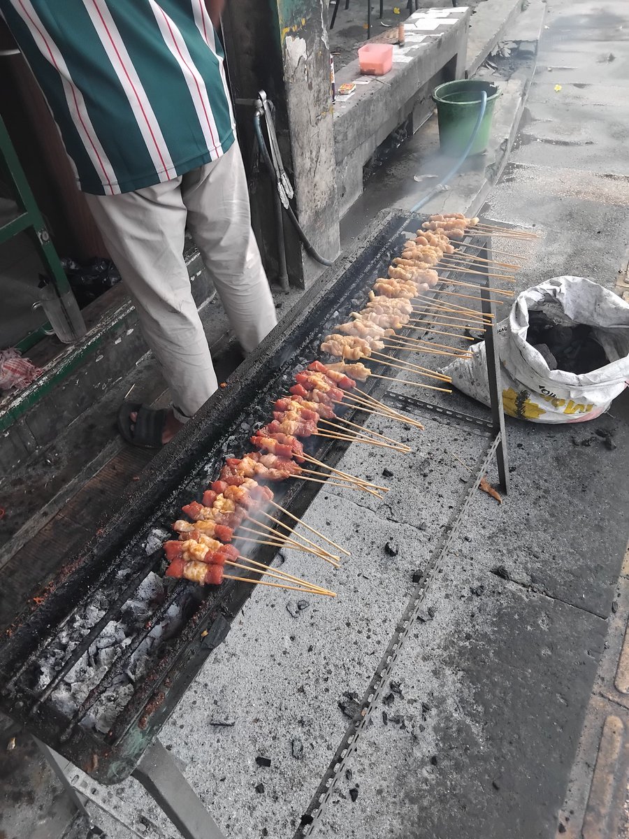 pisceanbys's tweet photo. Asli baru kali ini kepincut sate kambing, sempet ga suka cuwk karena keinget pernah makan sate kambing masih bau kambing gitu satenya.. tapi ini waah cintaa bgt dah ! https://t.co/juAGGF9tu3