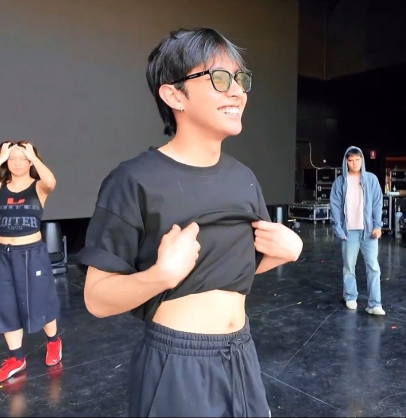krstnrrae's tweet photo. “So hot” - @justintdedios 

I agree. 🔥

#SB19 @SB19Official https://t.co/kFKYy5hVio