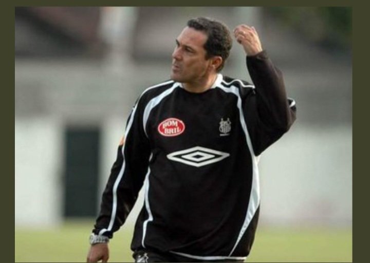 VilaSantastica's tweet photo. Só 2 caras tem 5 titulos  Brasileiros como técnico..

🏆LULA.. 
🏆LUXEMBURGO..

🎂 O "Profexô"..faz aniversário hoje..(74 anos)..

🐳🏆Campeão do Rio-SP 1997..
🐳🏆Campeão Brasileiro...2004.. 
🐳🏆Bi Campeão Paulista..2006/07. https://t.co/hfn4NUQ5re