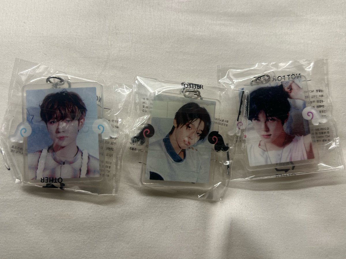 kyoleu85's tweet photo. #RT  멜론팝 키링 나눔합니다아..

안테로스 리쿠
에로스 유우시, 시온

당발-5/15
인증-버블 or 멤버쉽
반택비만 부담해주세용 https://t.co/TwxKOXk2hk