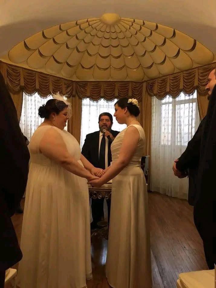 Si arevago gasta esos millones en sus hijastros imagínense cuantas decenas de millones gasta en la pareja de la verdadera hija