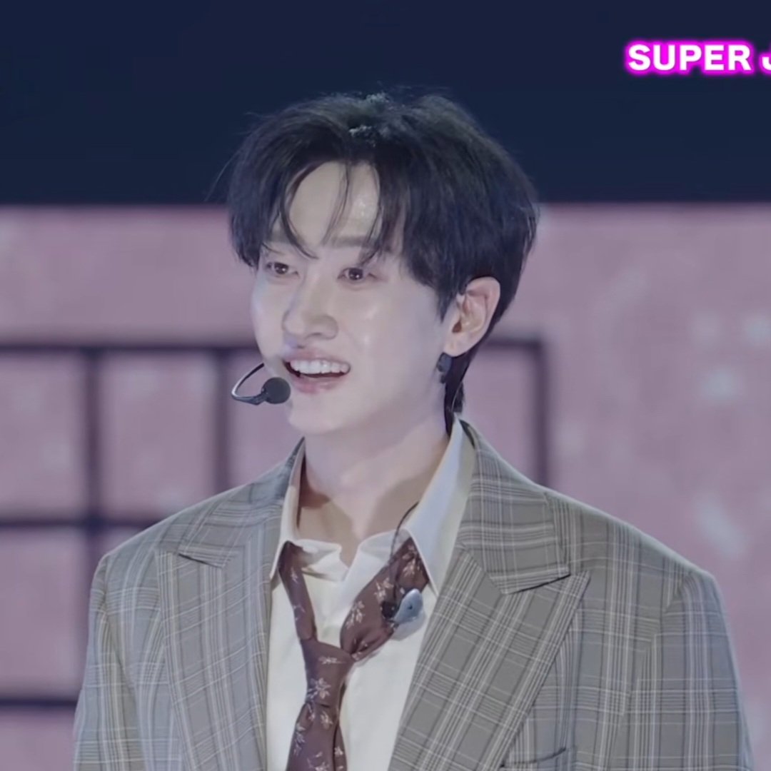 아니 오늘 혁재 왜 이렇게 예쁨??
메이크업 찰떡이고 피부 표현 미쳤음
이거 하라 뭔지 메컵쌤한테 공답 받아야돼