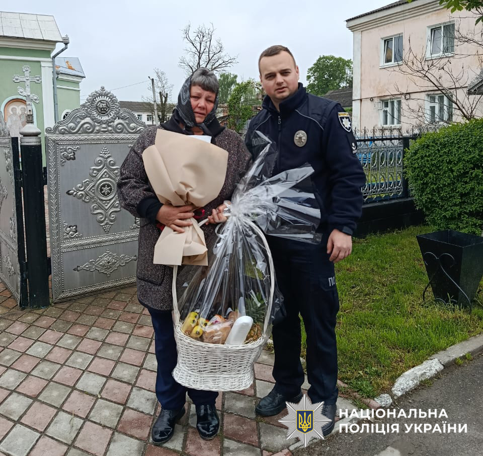Вдячність і шана найдорожчим людям мужніх героїв: буковинські поліцейські в День матері завітали до родин загиблих та безвісти зниклих колег

Деталі за посиланням tinyurl.com/554hpxxs
#поліція #Буковина #День_матері #привітання
