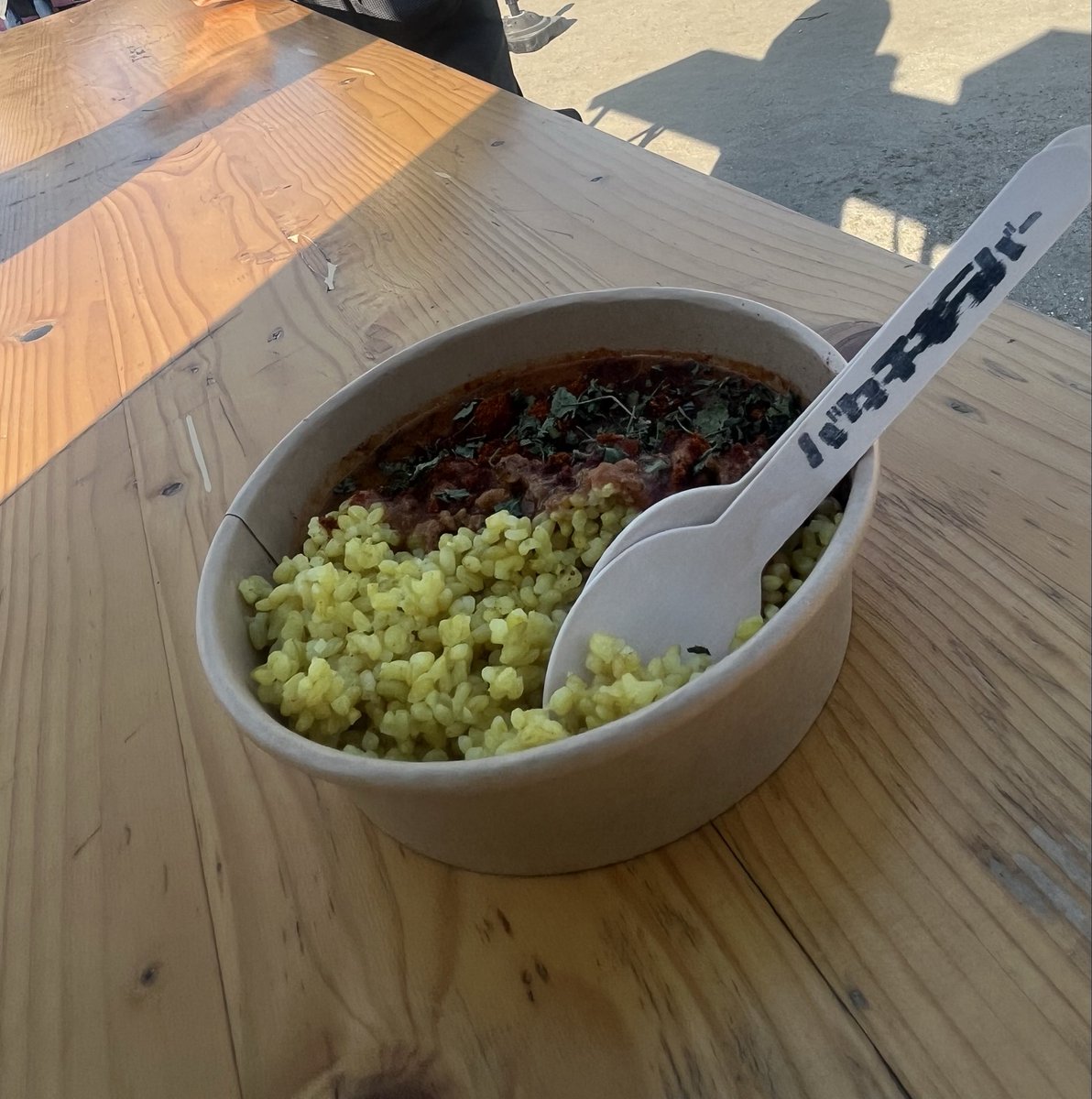 tomotomomimi07's tweet photo. 今日はカレーフェス🍛
青空の下で
dazzlingのアコースティックライブが
見れて大満足〜🥰

満たされた後は…
母の日のプレゼント🎁をセレクト☺️
毎年、悩みに悩むけど、渡せる母が2人もいて幸せ〜😌 https://t.co/kMpupRoGml