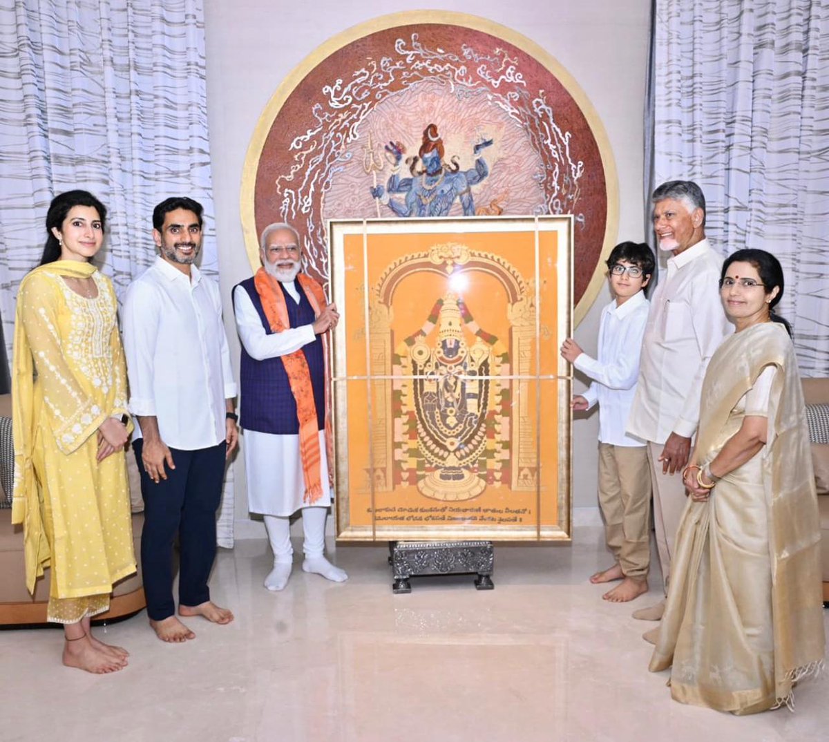 ganeshbandla's tweet photo. మా జీవితాలు నిలబెట్టిన కుటుంబం…
మా కష్టాల్లో అండగా నిలిచిన కుటుంబం…
మాకు ధైర్యం, గౌరవం, భవిష్యత్తు ఇచ్చిన కుటుంబం…
ఆ కుటుంబానికి జీవితాంతం రుణపడి ఉంటాం. 🙏

@ncbn @ManagingTrustee @naralokesh https://t.co/Eg9sxdW3tT