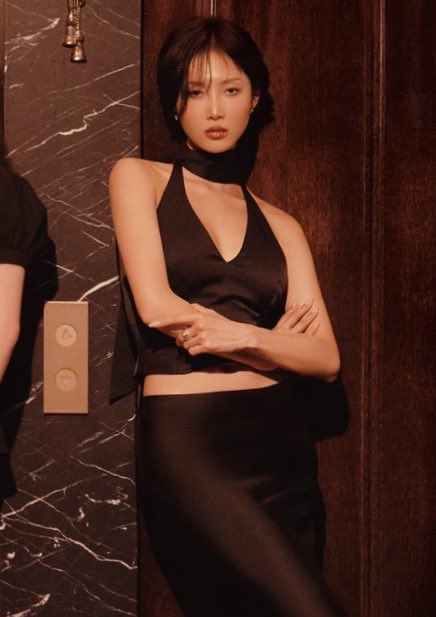 Kim Solar and Ahn Hwasa of Mamamoo btw