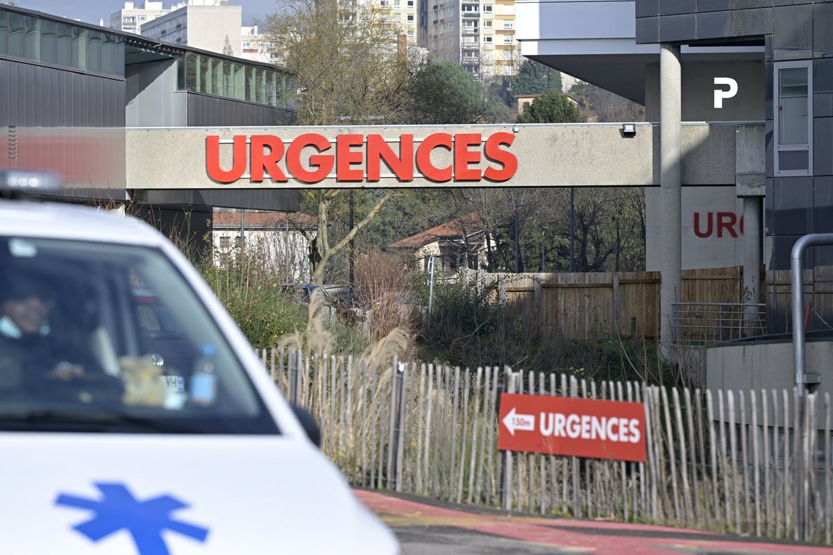 🔴 Agression aux urgences de #Lyon Sud : « Il s’en est fallu de peu pour qu’un jeune interne se fasse planter avec un couteau de cuisine »
➡️ l.leprogres.fr/ufM