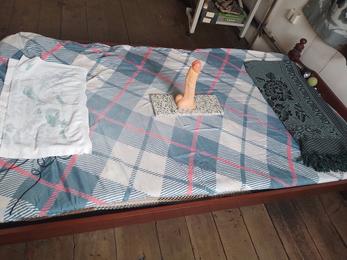 AlinaMeredith's tweet photo. Mi cama ahora será más cómoda con mi marido ahy disponible..... https://t.co/hLWLnEeOlz