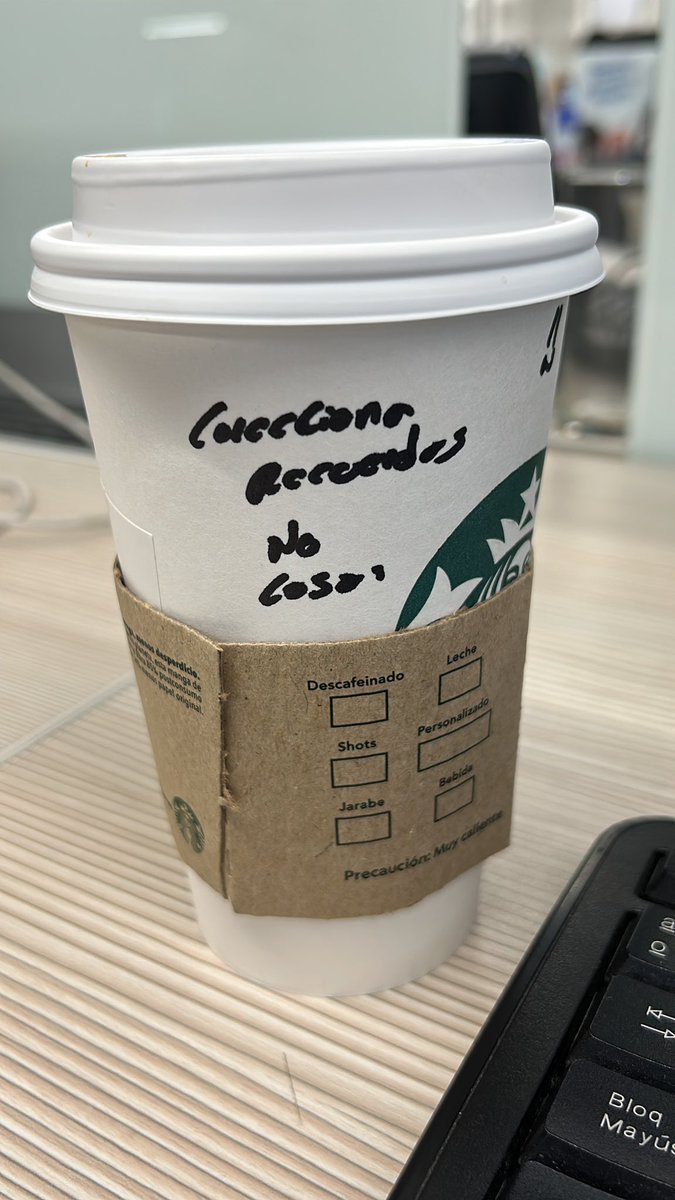 Kikear's tweet photo. #starbucks https://t.co/RlLKgqiuVx