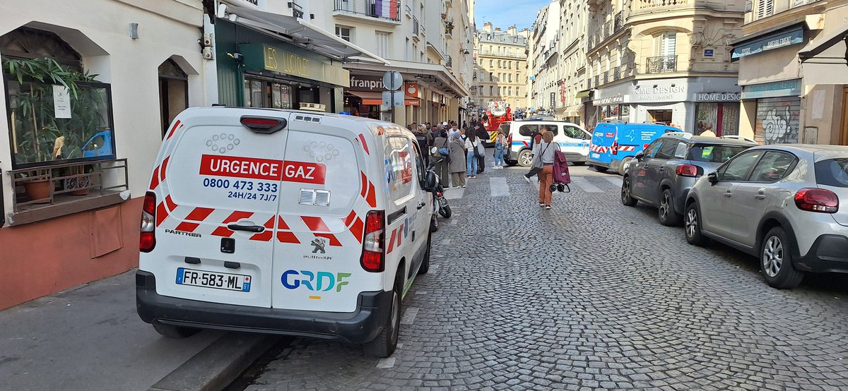 ludo7520's tweet photo. Incendie quartier de Montmartre Paris 18 ce Mardi 28 Avril 2026
RUE D'ORSEL 
#incendie #paris #bspp #incendieparis #pompiers #pompiersdeparis https://t.co/KpAryoRx29