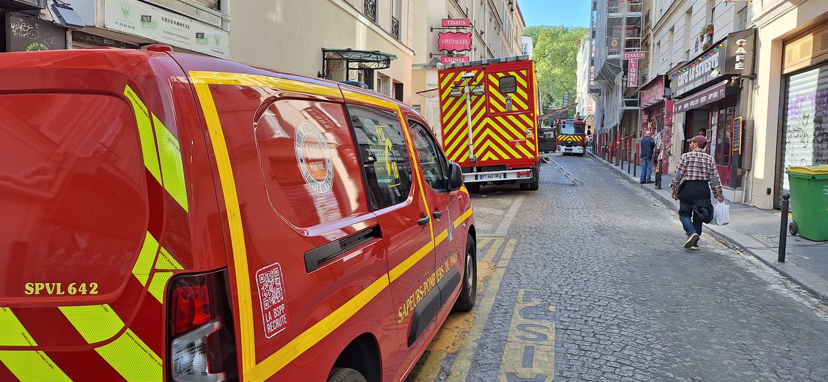 ludo7520's tweet photo. Incendie quartier de Montmartre Paris 18 ce Mardi 28 Avril 2026
RUE D'ORSEL 
#incendie #paris #bspp #incendieparis #pompiers #pompiersdeparis https://t.co/KpAryoRx29