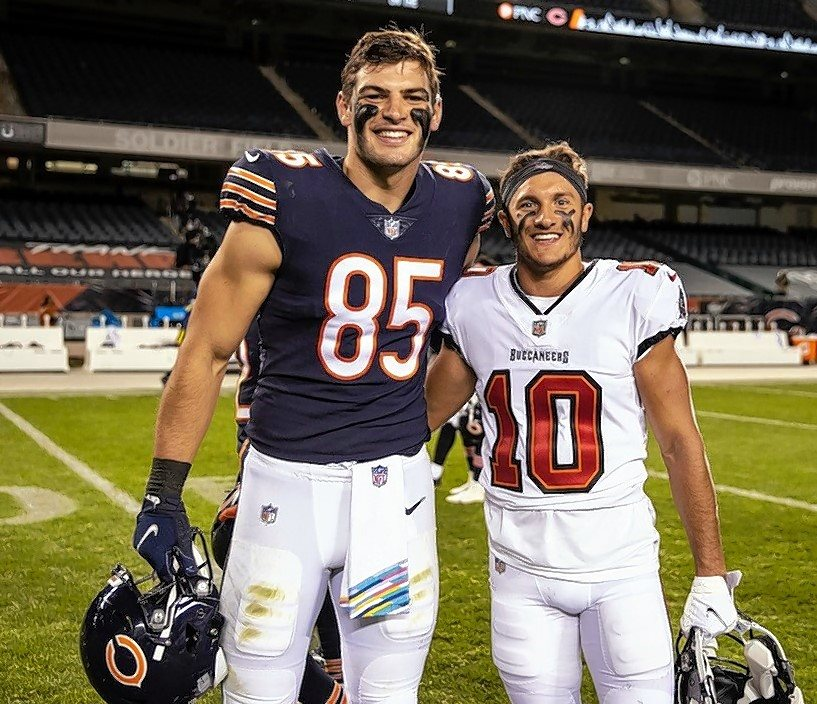 SixPointSports's tweet photo. Scotty Miller and Cole Kmet played youth football together in Barrington 

*Kmet is #97 and Miller is #21 in the photo* https://t.co/8DuLwUXNtX
