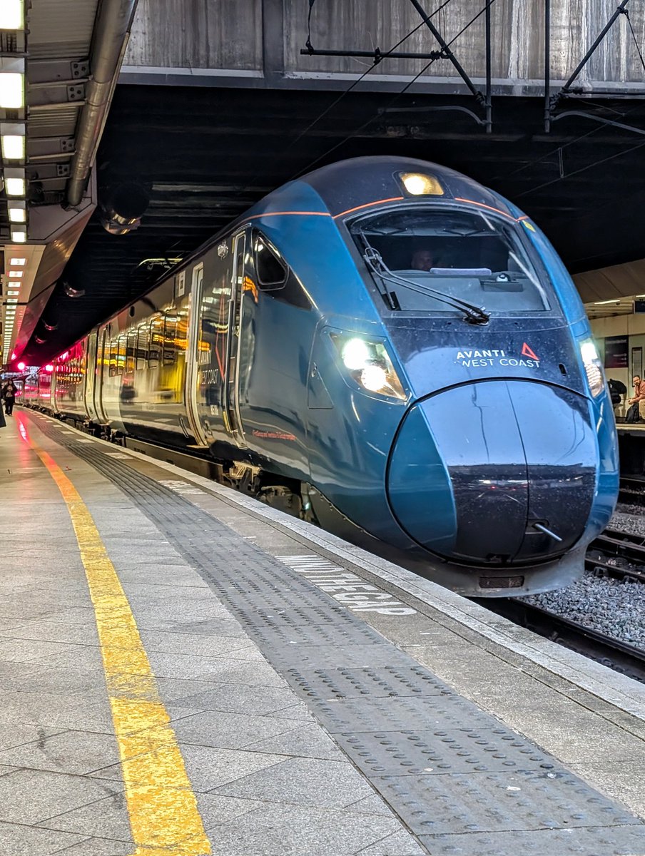 DownOnTheStour's tweet photo. Well time to head back ☝️

Luckily Two required Hitachi's are in play with 805006 &amp; 805009 on the delayed 1956 to Wolves ✅

#DOTS #trainphotography #railwayphotography #class805 #evero #avantiwestcoast https://t.co/peYBPrOvbq