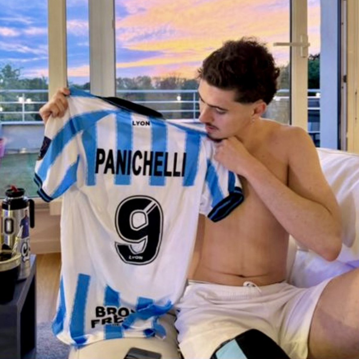 ¡La de la Acadé ya está con Joaquín! 🩵🤍

¡El Club Atlético Racing te desea una pronta recuperación para volver con todo! 

¡De Nueva Italia al mundo, Corazón Albiceleste! 🇬🇹🙌🏻