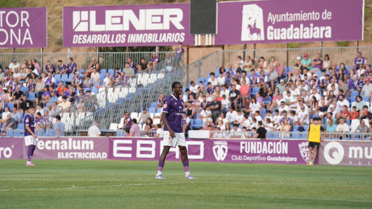 TodoGolesRadio's tweet photo. ⚽️ Crisis en el CD Guadalajara
⚠️ Jugadores y técnicos denuncian impagos
💰 Hasta 3 mensualidades en el primer equipo y 4 en el filial
🗣️ Reclaman soluciones y critican la falta de respuesta del club
#CDGuadalajara #AFE #TGR 📻🎙️ https://t.co/1PpqpGQSDA
