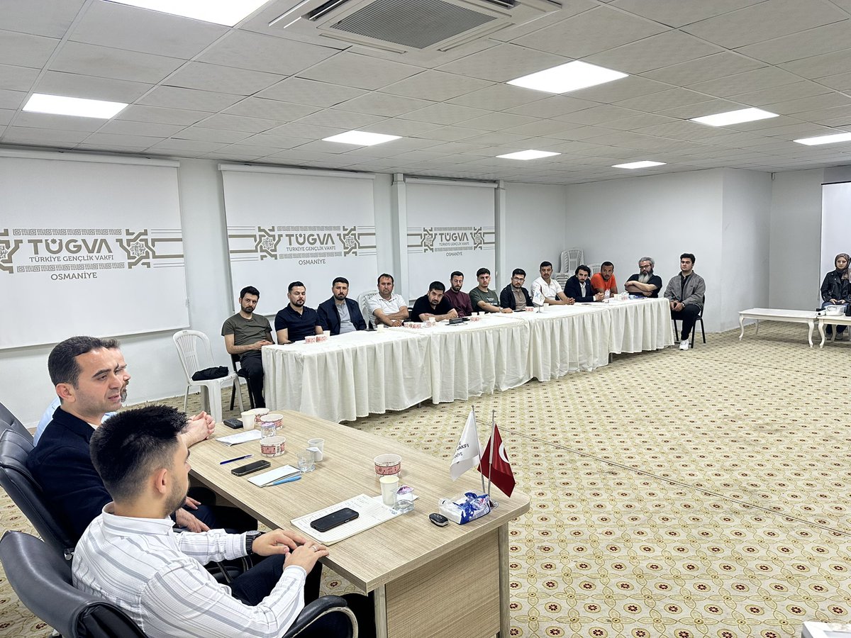 mesuttokur's tweet photo. Bu akşamki durağımız TÜGVA oldu.

Gençler için gece gündüz demeden çalışan Türkiye Gençlik Vakfı’nın Osmaniye Temsilciliği’nin kıymetli yönetim kurulu üyeleriyle; genç kardeşlerimiz ile bir araya geldim.

Kolektif çalışmalarına, heyecanlarına ve yoğun tempolarına yakından şahit oldum. Biz de elimizden geldiğince katkı sunmaya gayret ettik.

Nazik davetleri ve misafirperverlikleri için TÜGVA Başkanımız Hakan Gül ve yönetimine gönülden teşekkür ediyorum.

İyi ve güzele dair ne varsa savunan, her daim hakkın ve adaletin tarafında olan bir neslin gelmesi için mücadele edenlere selam olsun.