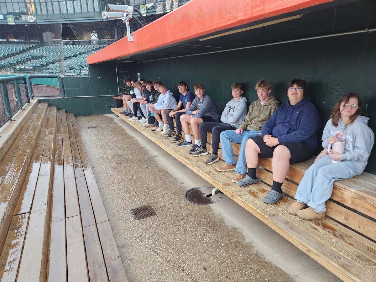 CoachKennell's tweet photo. Had a great time visiting the @JolietSlammers yesterday with my Sports &amp; Entertainment Marketing students! Learned about promotion, branding, sponsorships and much more!! #BusEdu https://t.co/xL7h6cXnAa