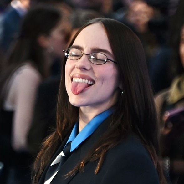 𝔻𝔼ℕ𝕀 tweet media