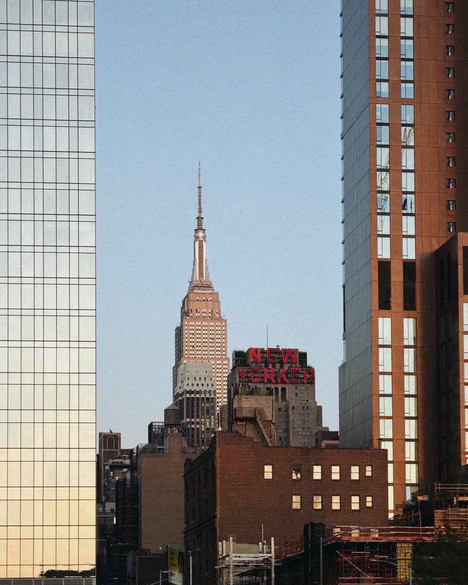 Wanderingrrr's tweet photo. Today, New York is as beautiful as an early summer preview in a movie. https://t.co/SS1hgAwHAc