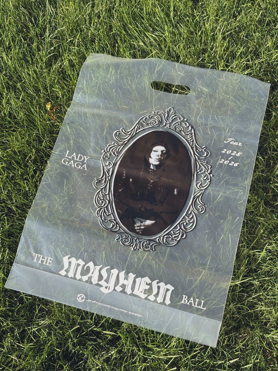 TⱯY 🪩🫧🖤 tweet media