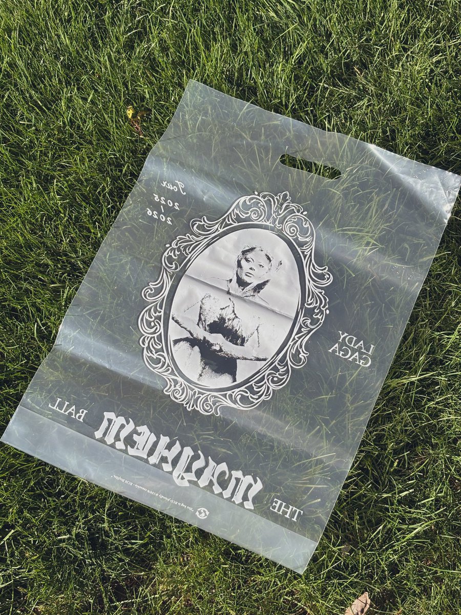 TⱯY 🪩🫧🖤 tweet media